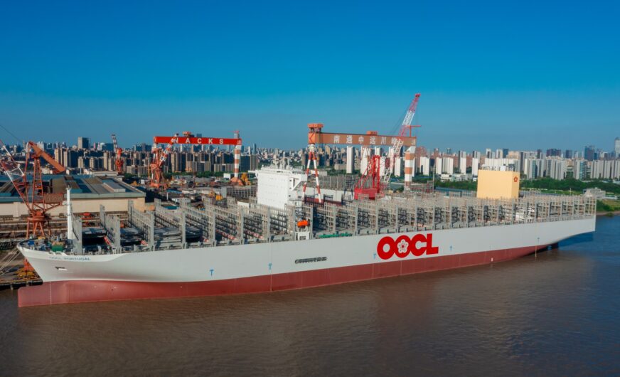 Reederei OOCL macht das Dutzend voll