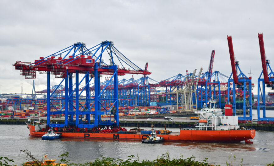 Hafen Hamburg; Zwei neue Mega-Ship Containerbücken