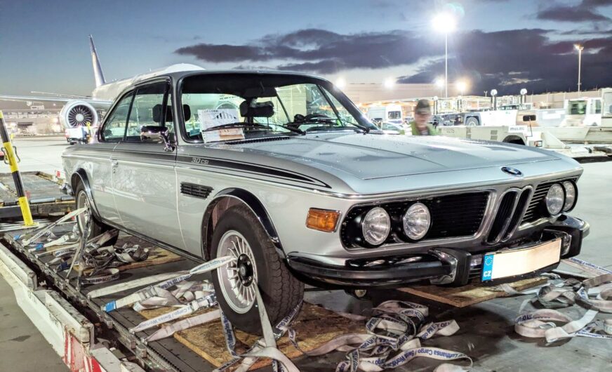 BMW-Oldtimer hebt mit Lufthansa Cargo ab