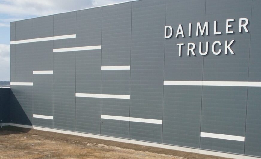 Daimler Truck Global Parts Center nimmt Fahrt auf