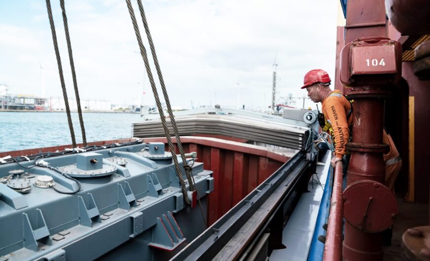 Hafen Antwerpen-Brügge schwimmt auf der Stahlwelle