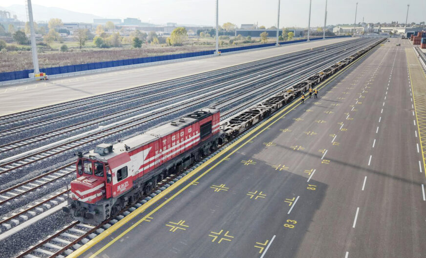 Erster Metrans-Zug fährt vom türkischen Railport ab