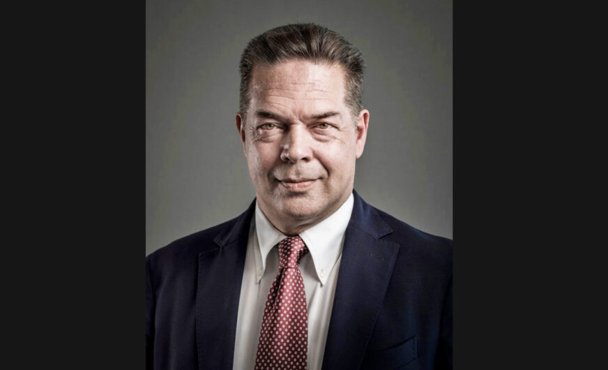 Marco Consalvo übernimmt das Ruder im Hafen Triest