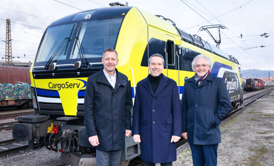 CargoServ: Erste Elektrolok in neuem Design