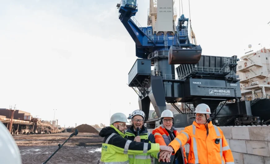 Neuer Hochleistungskran am Standort Weserport