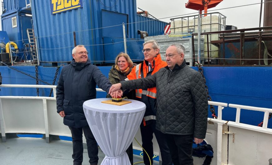 Erster Rammschlag für neue Nordmole in Bremerhaven