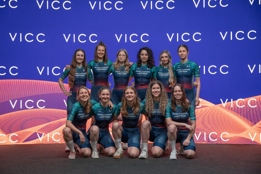 Mannschaftsfoto des Bikeleasing VERGE VICC Women's Racing Teams