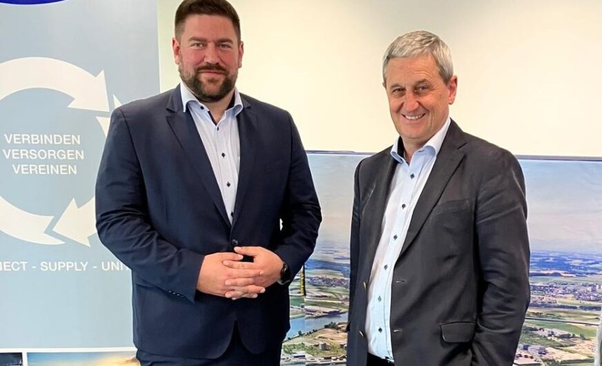 Werner Auer übergibt das Steuer im Ennshafen   