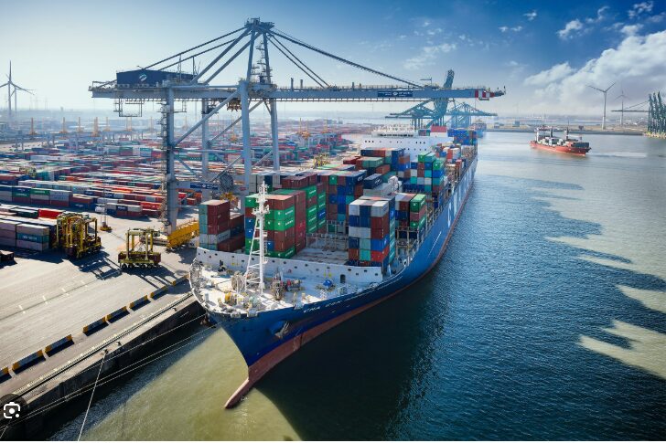 Staus vor Containerhäfen binden 11 Prozent der Flotte