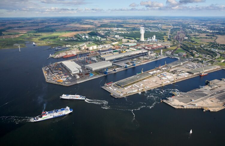 Hafen Rostock im ersten Halbjahr gut unterwegs