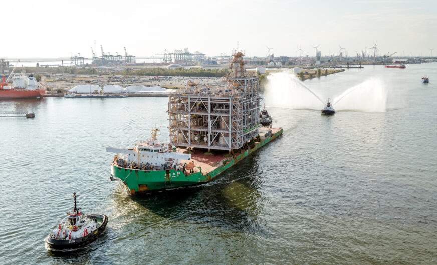 „Koloss von Ineos“ erreicht den Hafen Antwerpen