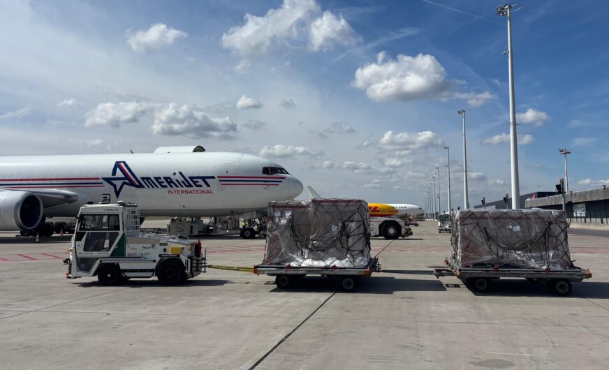 Flughafen Brüssel testet autonomen E-Schlepper 