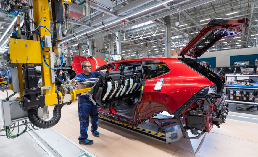 BMW Group Werk Debrecen produziert 50.000sten BMW iX3