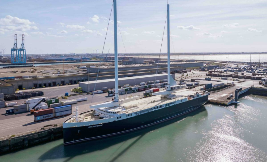 „Neoliner Origin“ läuft Hafen Zeebrugge mit Windkraft an
