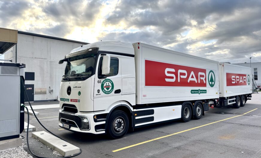 Sechs eActros 600 für die Lebensmittellogistik von Spar