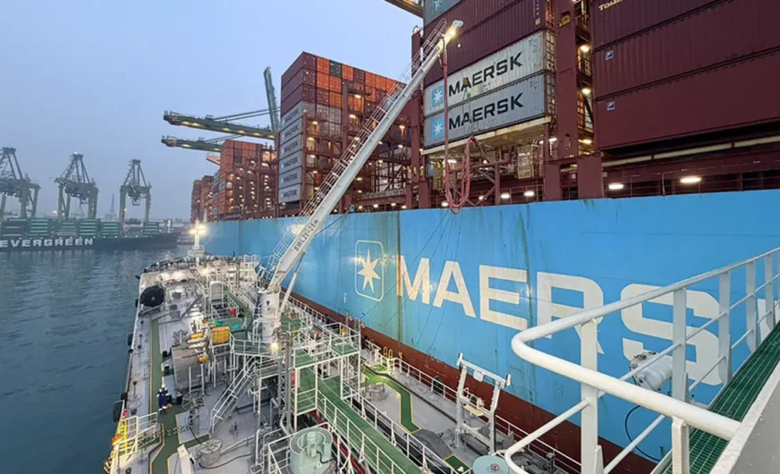 „Maersk Halifax“ erhält weltweit größte Ethanol-Betankung